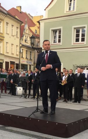 wystpienie  prezydenta 12